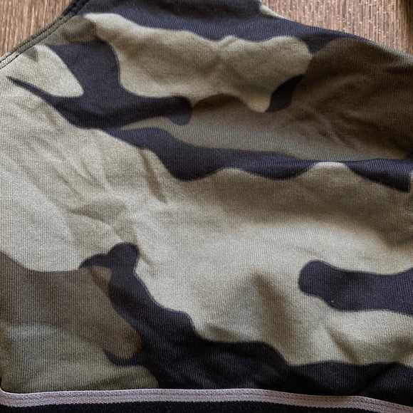 Better Bodies Camo Set Women’s Size Medium - Sports Bra & Booty Shorts - Picture 3 of 8